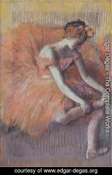 Edgar Degas - Danseuse Rajustant Sa Sandale