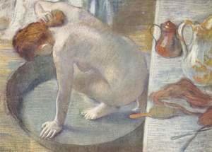 Woman with the woman in the tub, washing his back