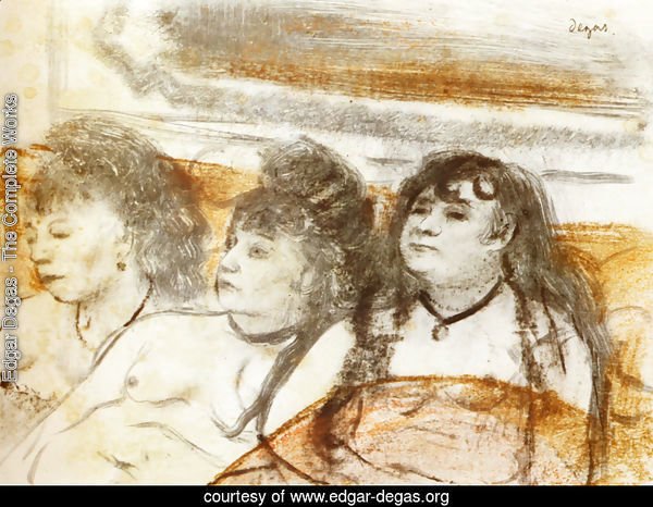 Three girls sitting en face